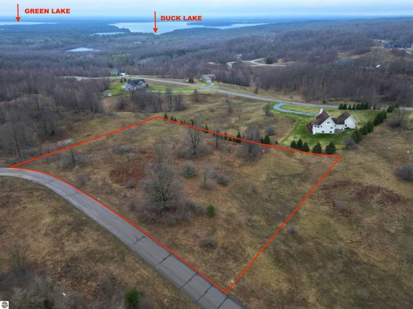 7634 Saddle Ridge Drive, Grawn, MI 49637