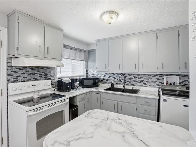 4642 Kautz Drive, Huber Heights, OH 45424 Photo 11