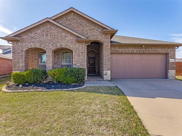 6741 Friendsway Drive , Fort Worth, TX 76137