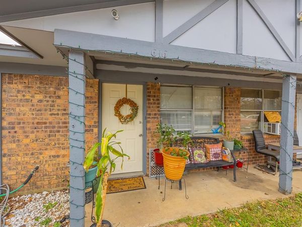 616 W Cedar , Arlington, TX 76011