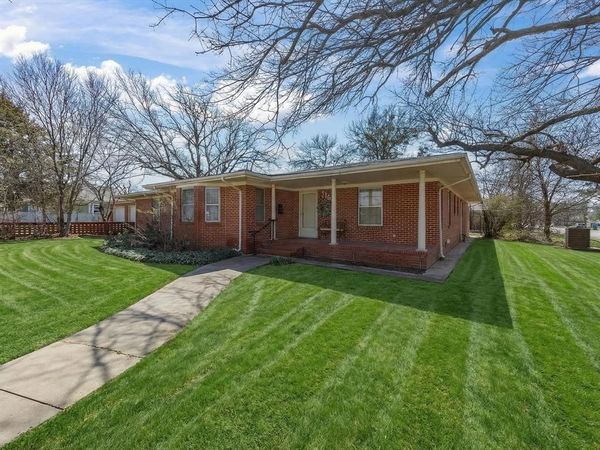 115 W Commerce Street, Henrietta, TX 76365