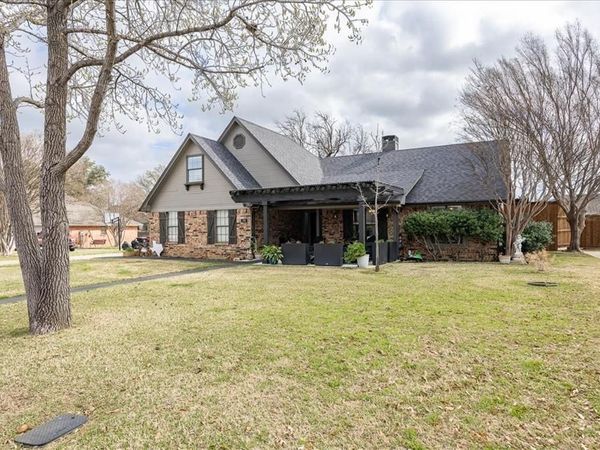 1301 N Saint Charles Avenue, Pilot Point, TX 76258