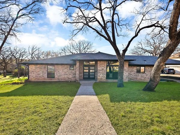 2814 Marquis Circle E, Arlington, TX 76016