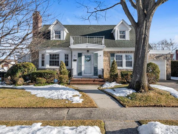 60 Aberdeen Road , New Hyde Park, NY 11040