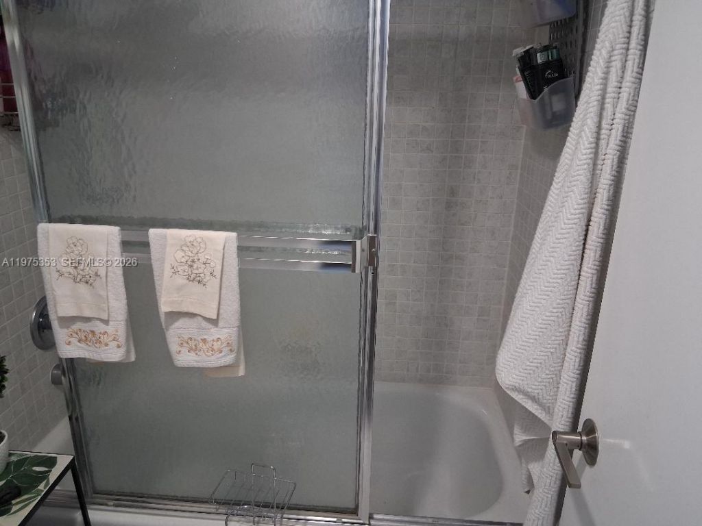 1000 St Charles Pl, Unit 609, Pembroke Pines, FL 33026 Photo