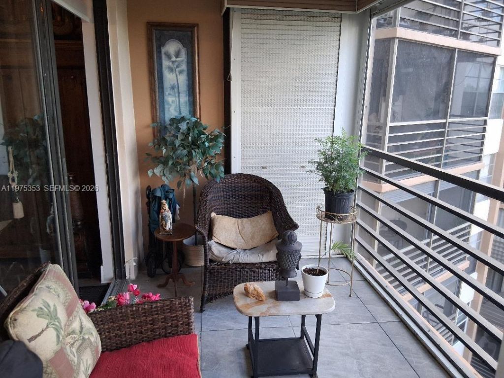 1000 St Charles Pl, Unit 609, Pembroke Pines, FL 33026 Photo