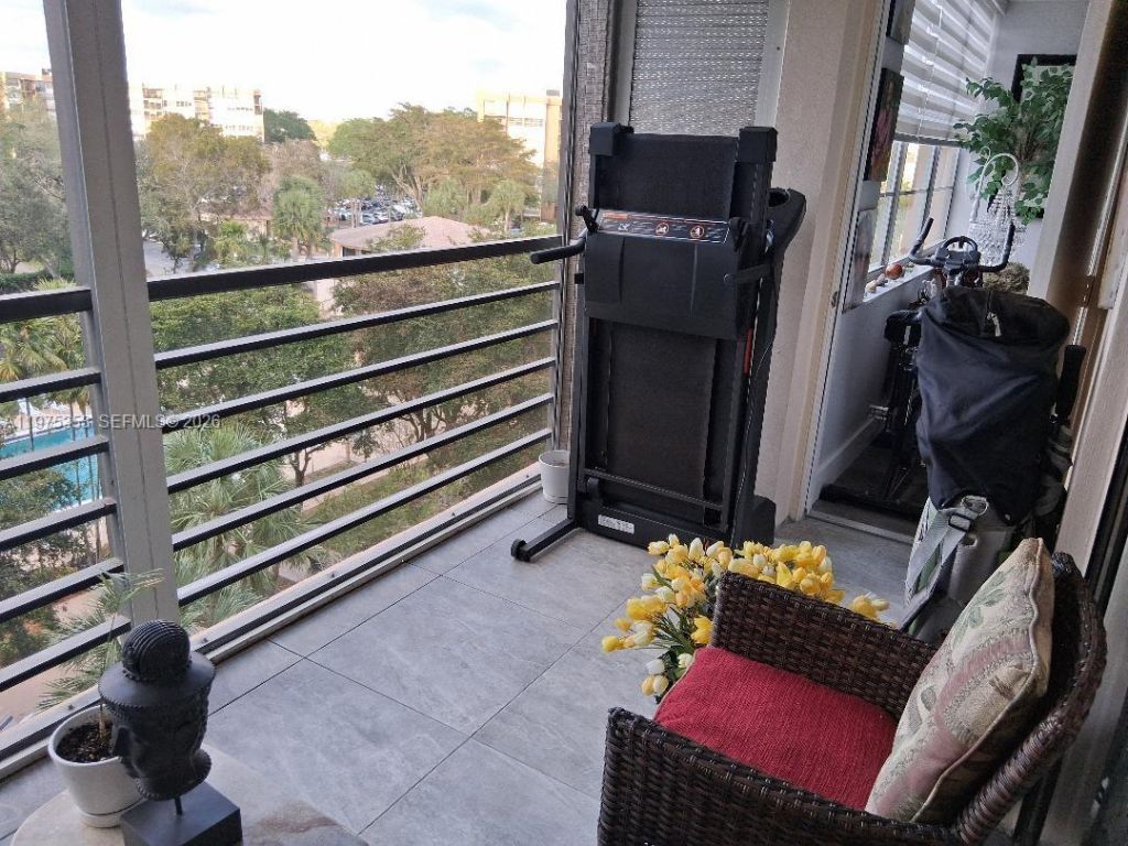 1000 St Charles Pl, Unit 609, Pembroke Pines, FL 33026 Photo