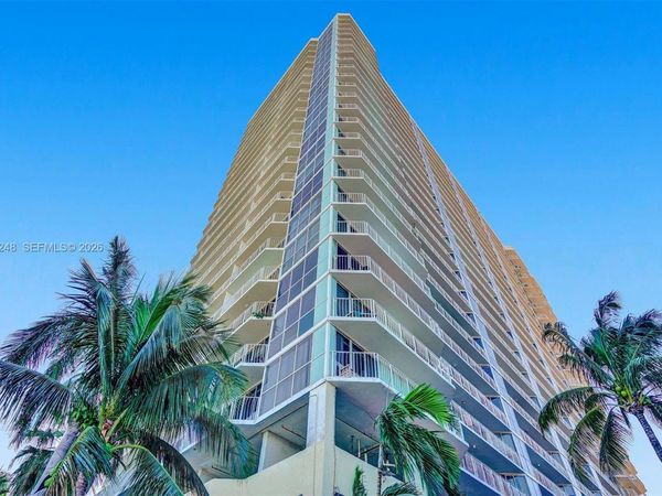 7601 E Treasure Dr , Unit 2205, North Bay Village, FL 33141