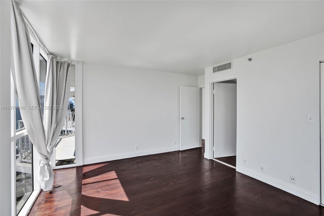 7601 E Treasure Dr, Unit 2205, North Bay Village, FL 33141 Photo