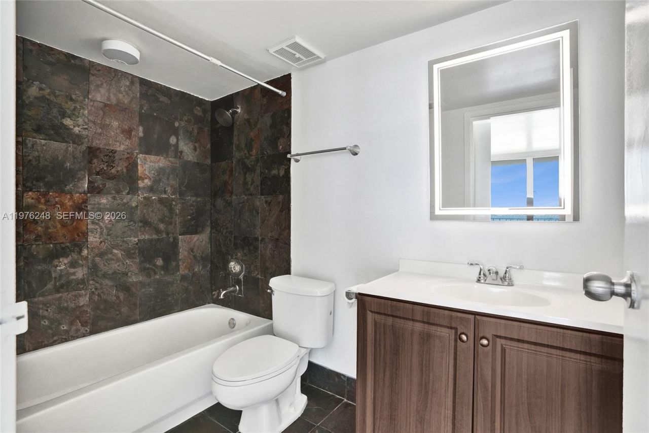 7601 E Treasure Dr, Unit 2205, North Bay Village, FL 33141 Photo