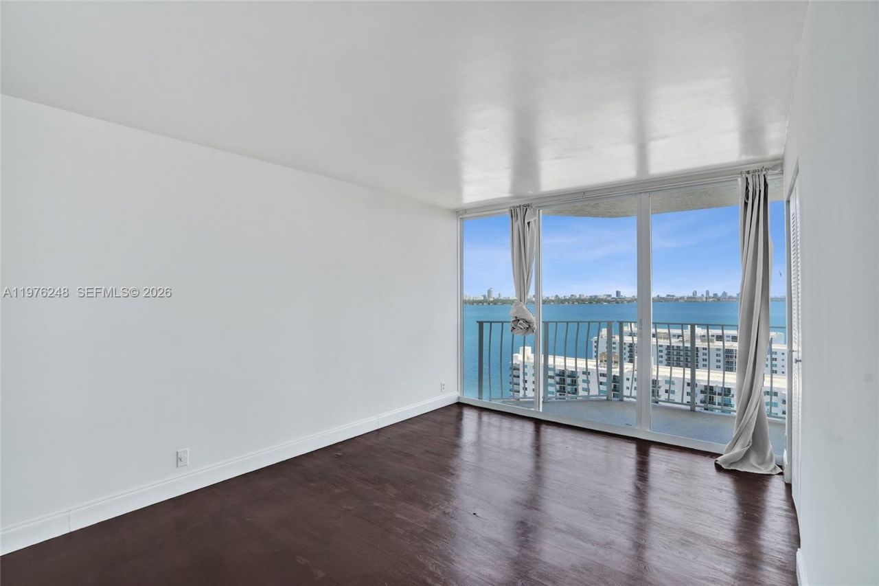 7601 E Treasure Dr, Unit 2205, North Bay Village, FL 33141 Photo