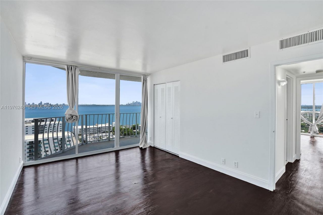 7601 E Treasure Dr, Unit 2205, North Bay Village, FL 33141 Photo