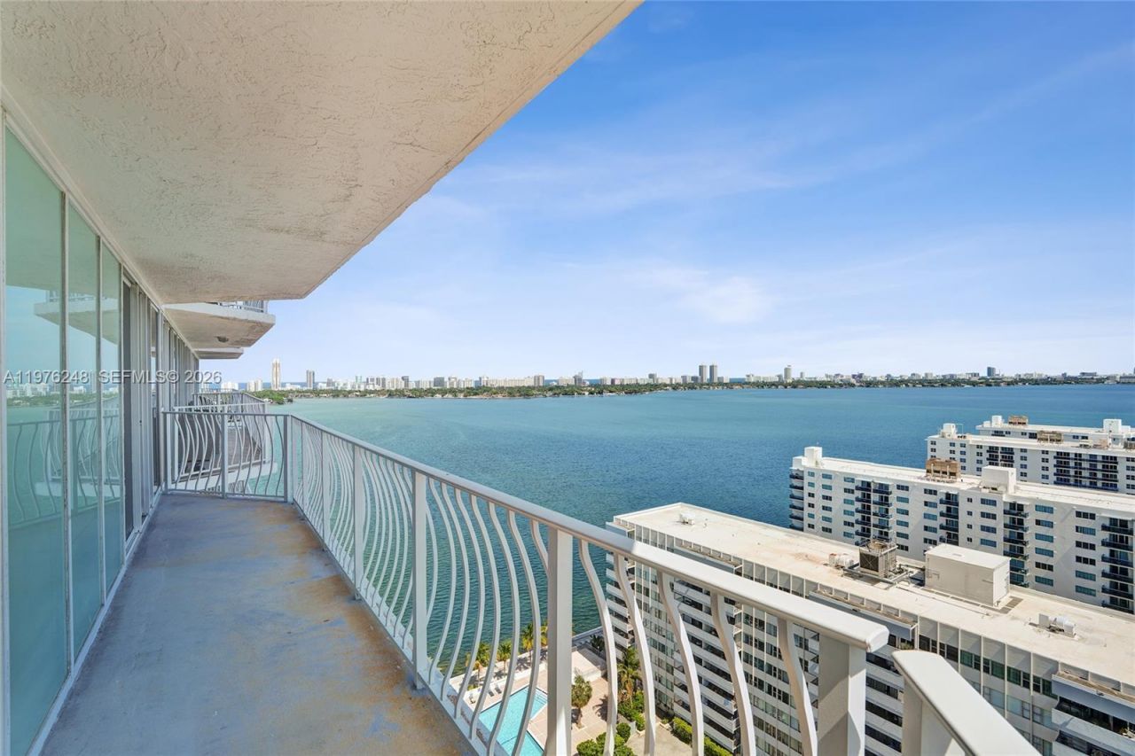 7601 E Treasure Dr, Unit 2205, North Bay Village, FL 33141 Photo