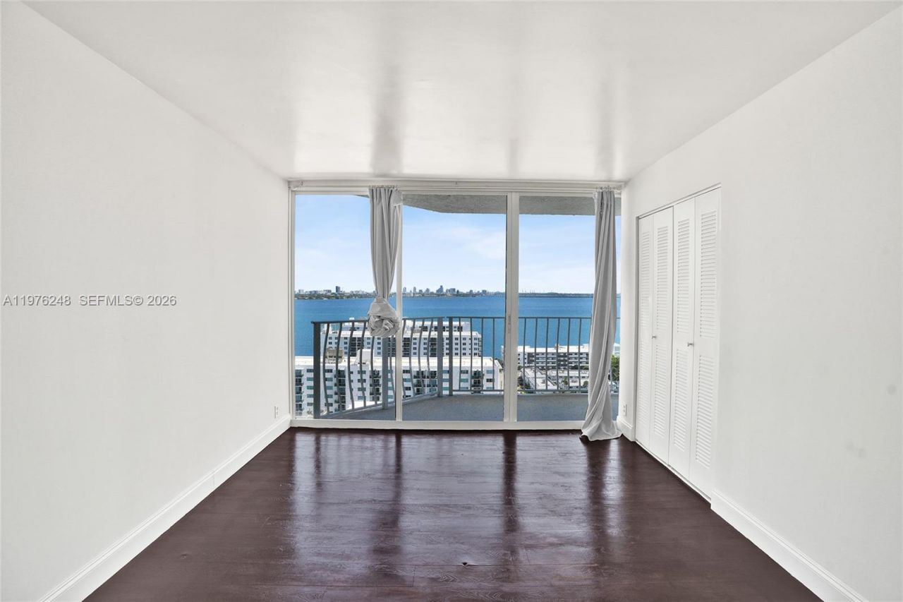 7601 E Treasure Dr, Unit 2205, North Bay Village, FL 33141 Photo