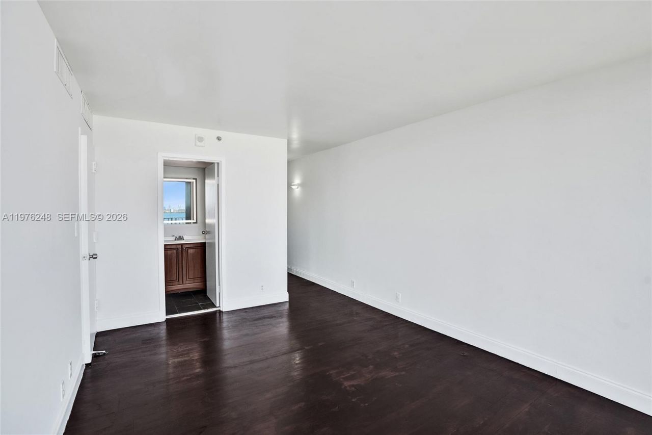 7601 E Treasure Dr, Unit 2205, North Bay Village, FL 33141 Photo