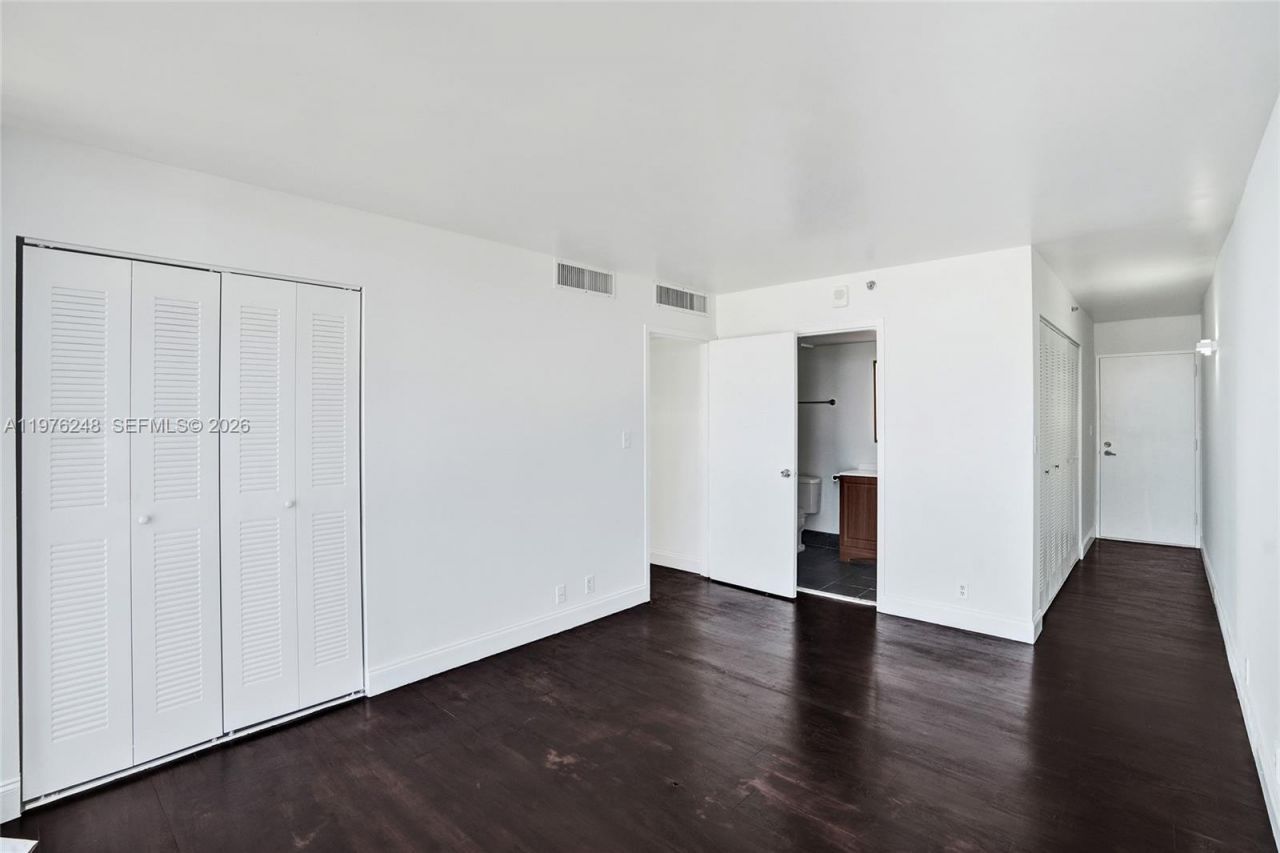 7601 E Treasure Dr, Unit 2205, North Bay Village, FL 33141 Photo
