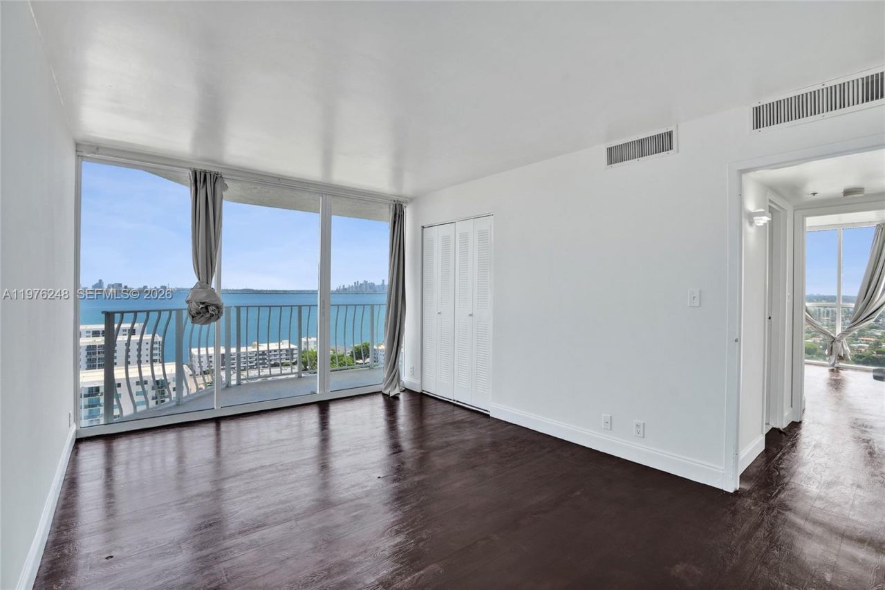7601 E Treasure Dr, Unit 2205, North Bay Village, FL 33141 Photo