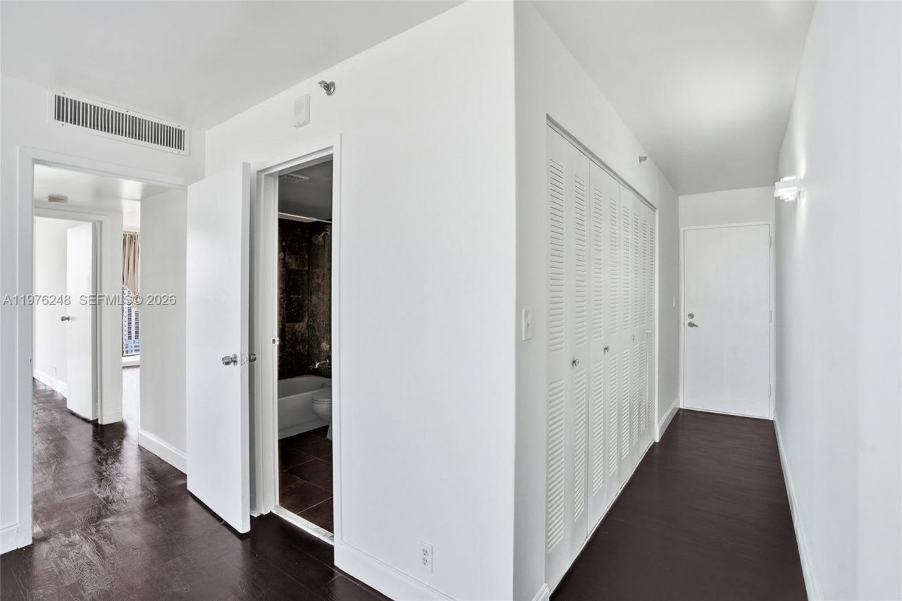 7601 E Treasure Dr, Unit 2205, North Bay Village, FL 33141 Photo