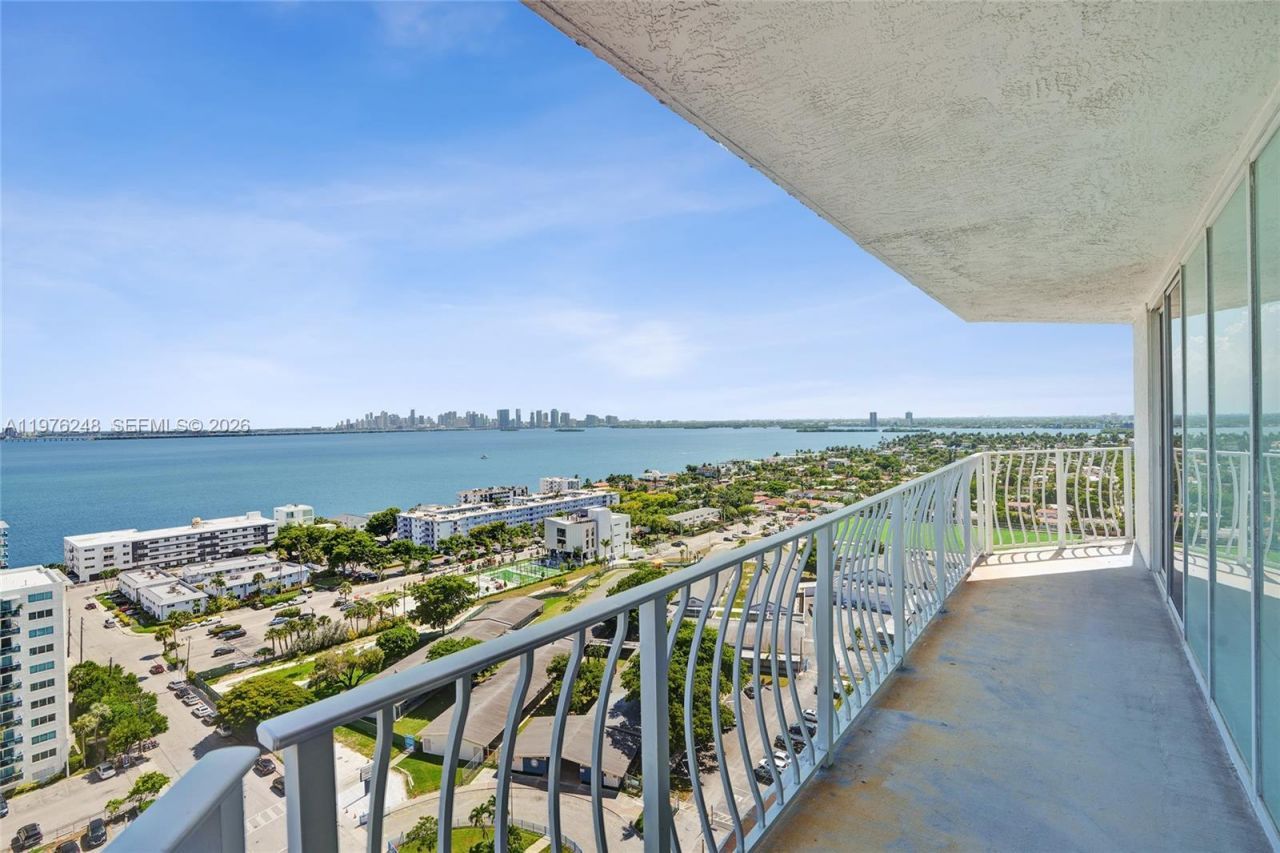 7601 E Treasure Dr, Unit 2205, North Bay Village, FL 33141 Photo