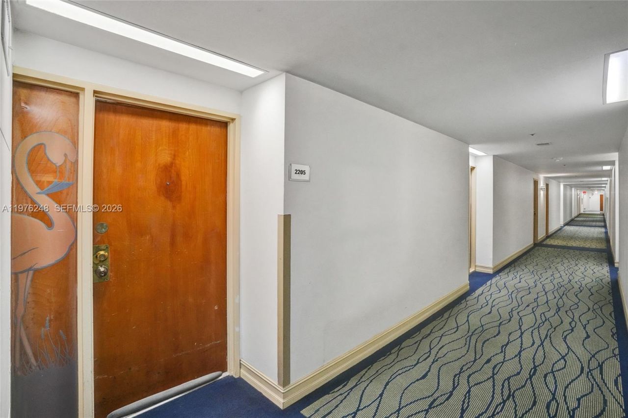 7601 E Treasure Dr, Unit 2205, North Bay Village, FL 33141 Photo