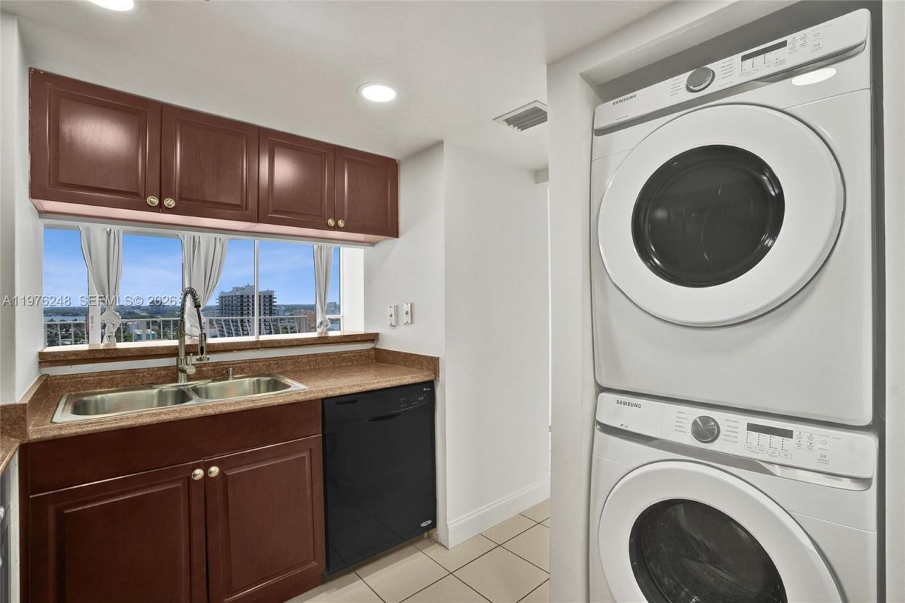 7601 E Treasure Dr, Unit 2205, North Bay Village, FL 33141 Photo