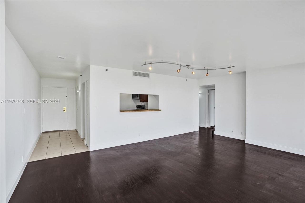 7601 E Treasure Dr, Unit 2205, North Bay Village, FL 33141 Photo
