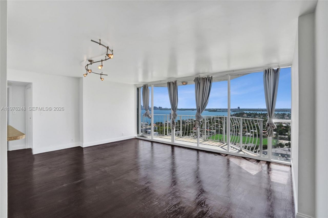 7601 E Treasure Dr, Unit 2205, North Bay Village, FL 33141 Photo