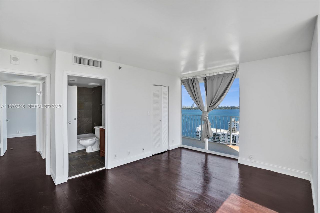 7601 E Treasure Dr, Unit 2205, North Bay Village, FL 33141 Photo