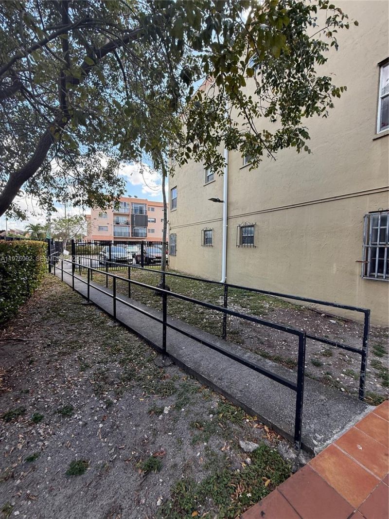 6070 W 18th Ave, Unit 209, Hialeah, FL 33012 Photo