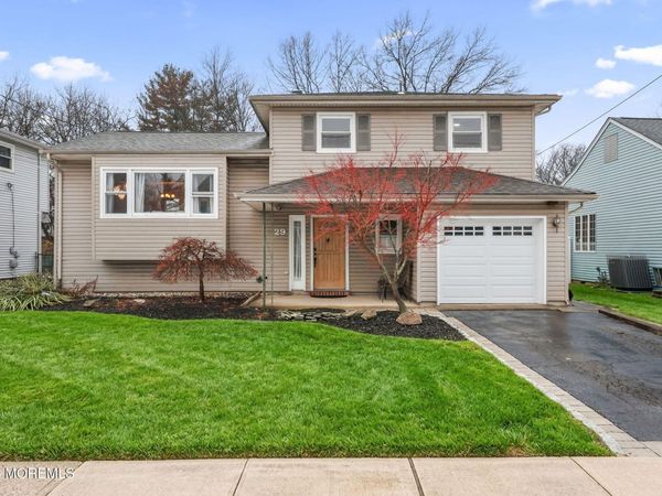 29 Hollywood Drive, Woodbridge, NJ 07095