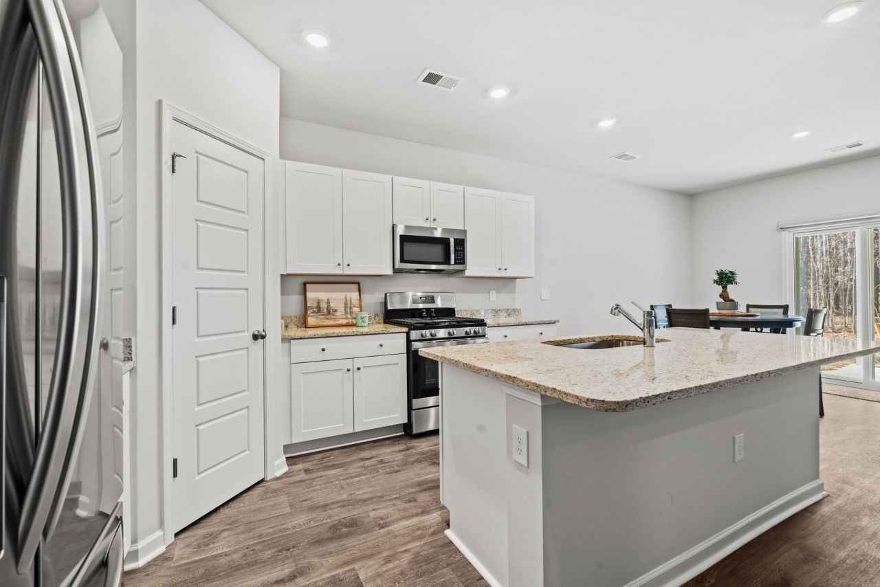 263 Saddle St Photo 10