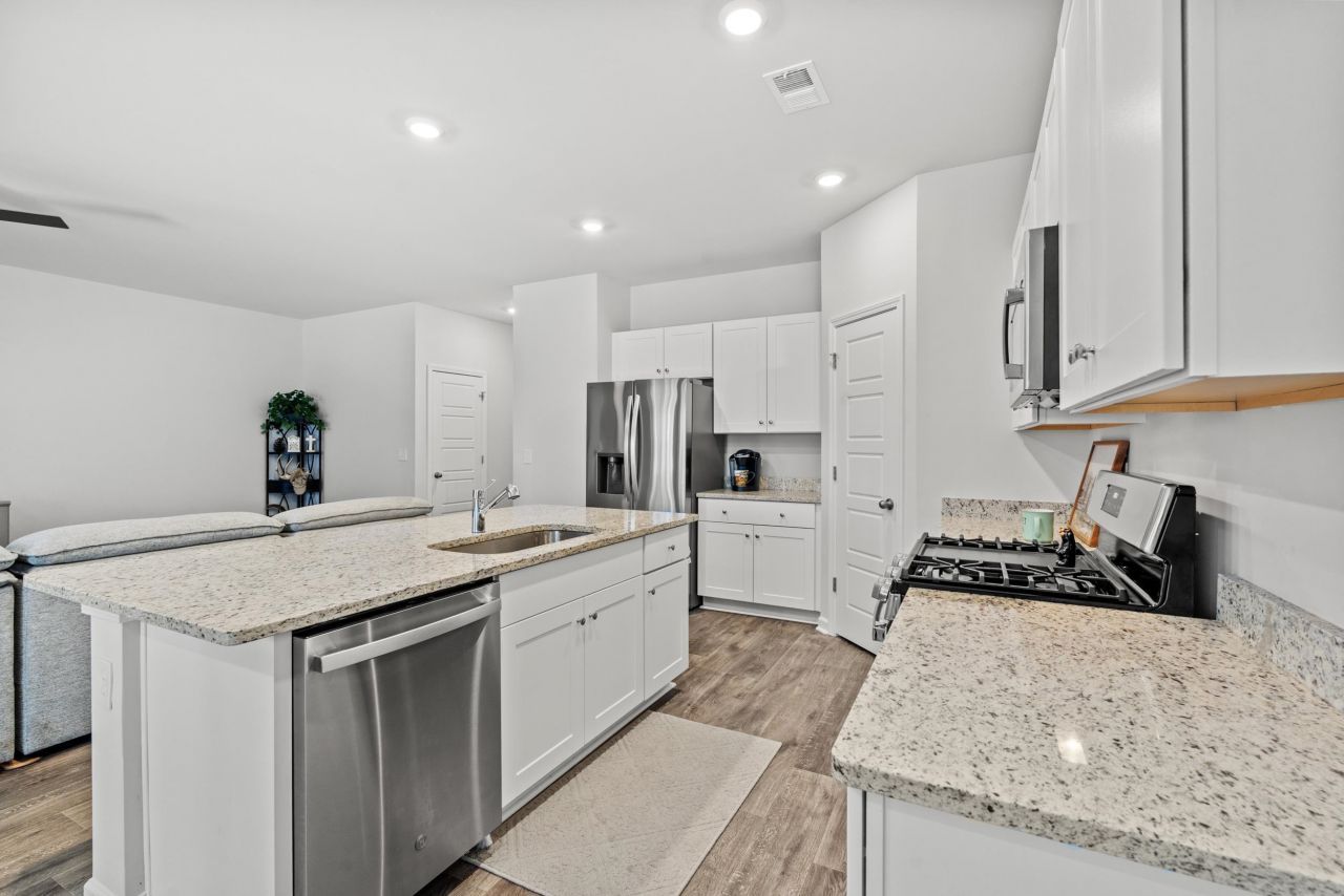 263 Saddle St Photo 11