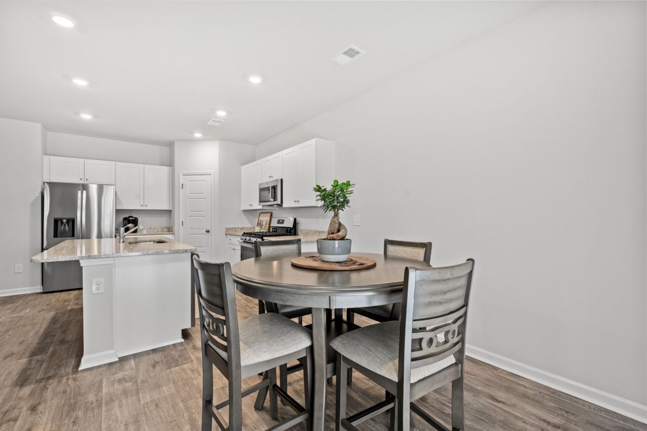 263 Saddle St Photo 12