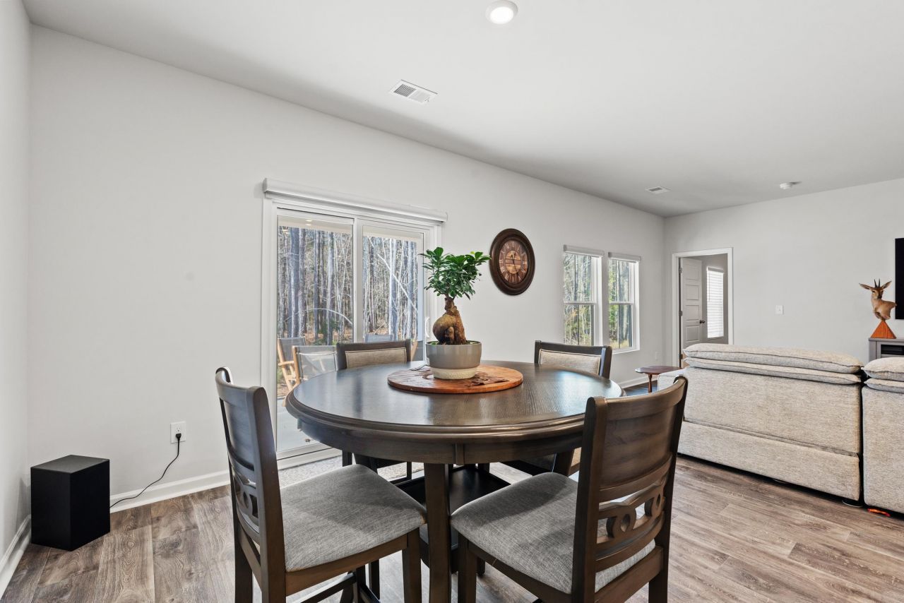 263 Saddle St Photo 13