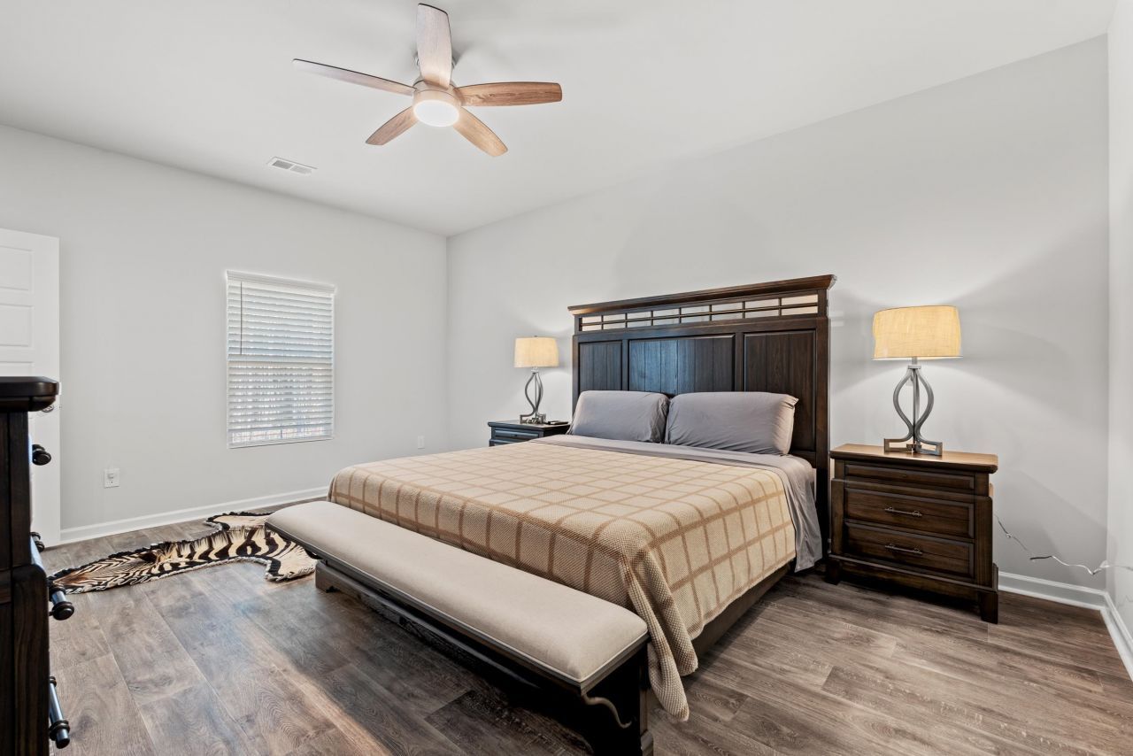 263 Saddle St Photo 16