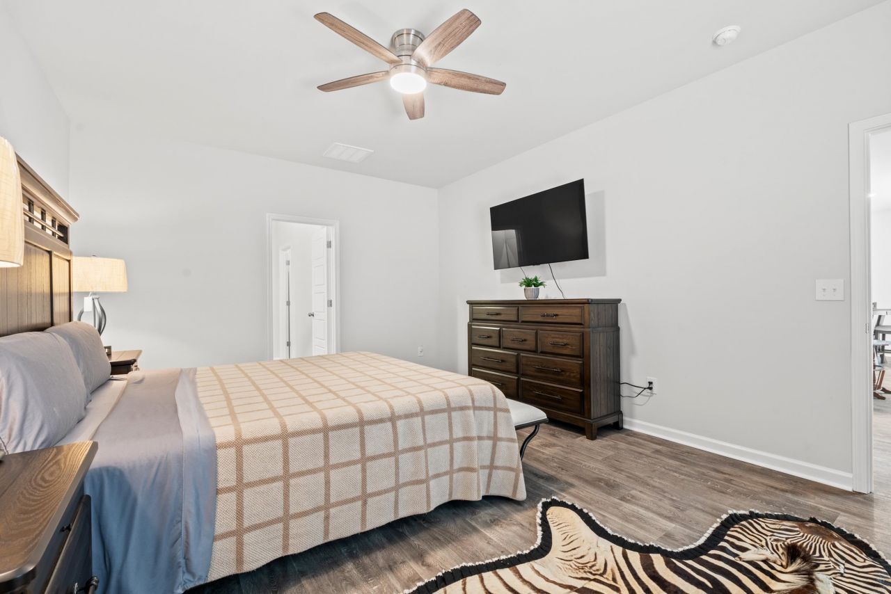 263 Saddle St Photo 17