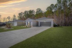 263 Saddle St photo 4