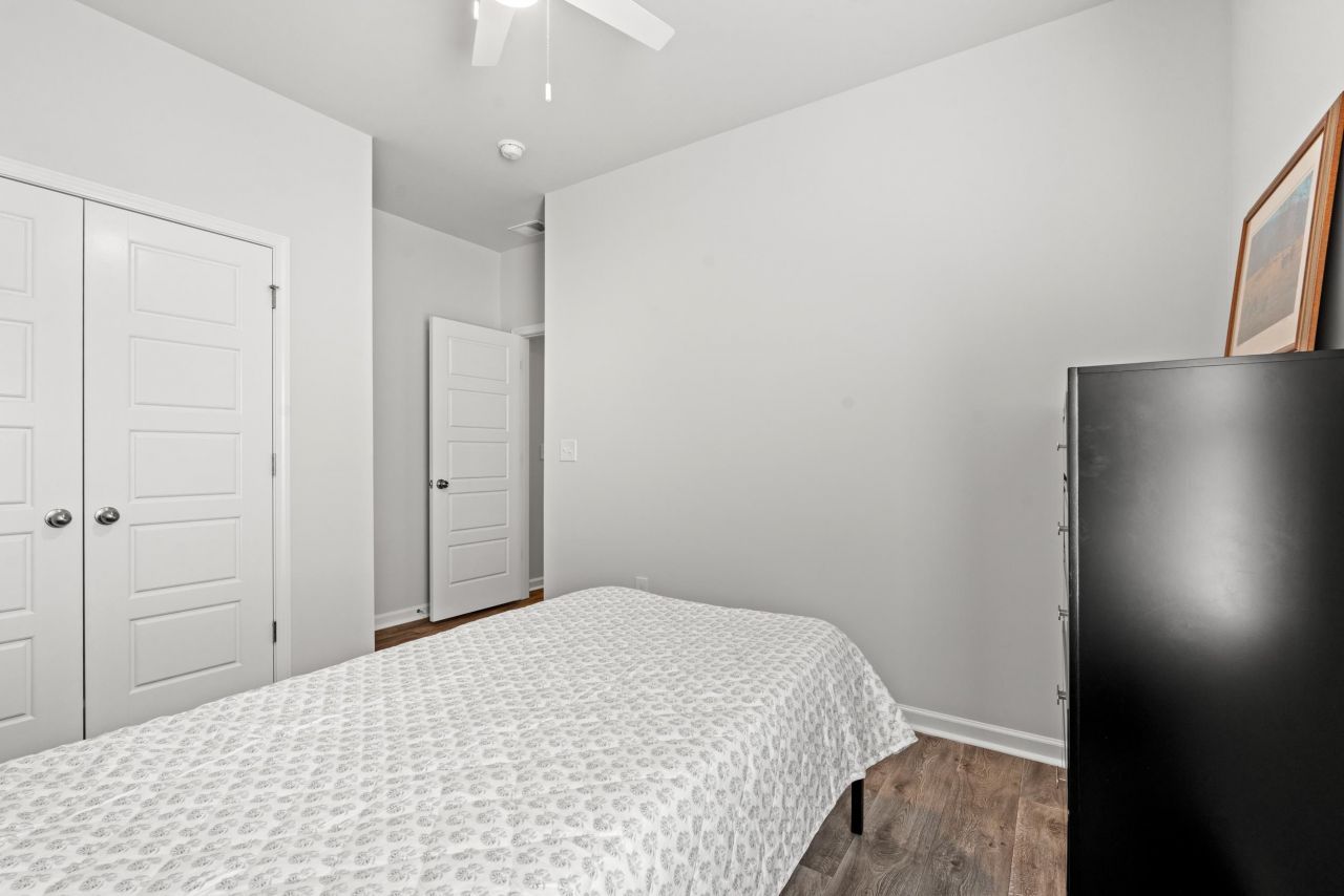 263 Saddle St Photo 24