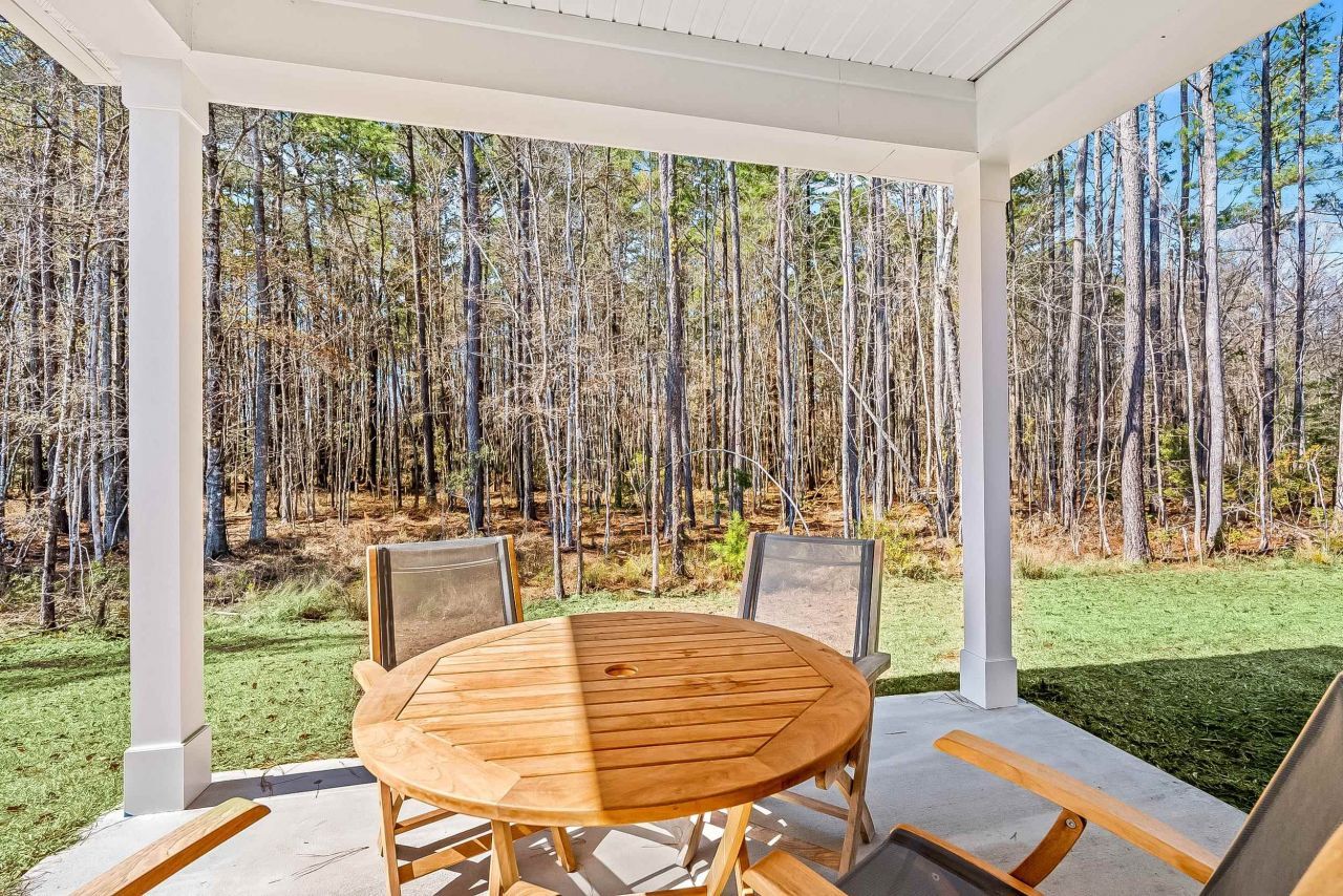 263 Saddle St Photo 34