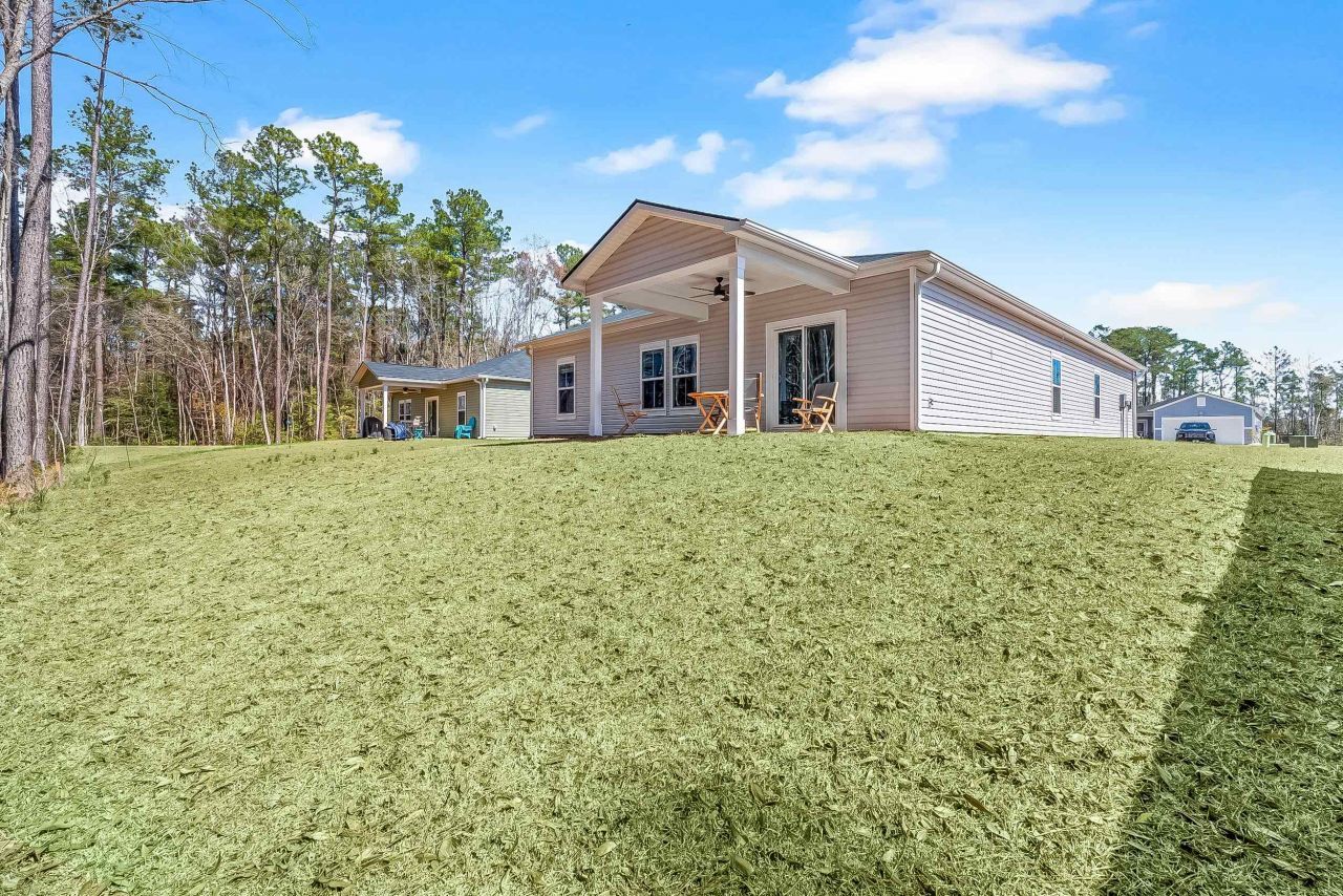 263 Saddle St Photo 35