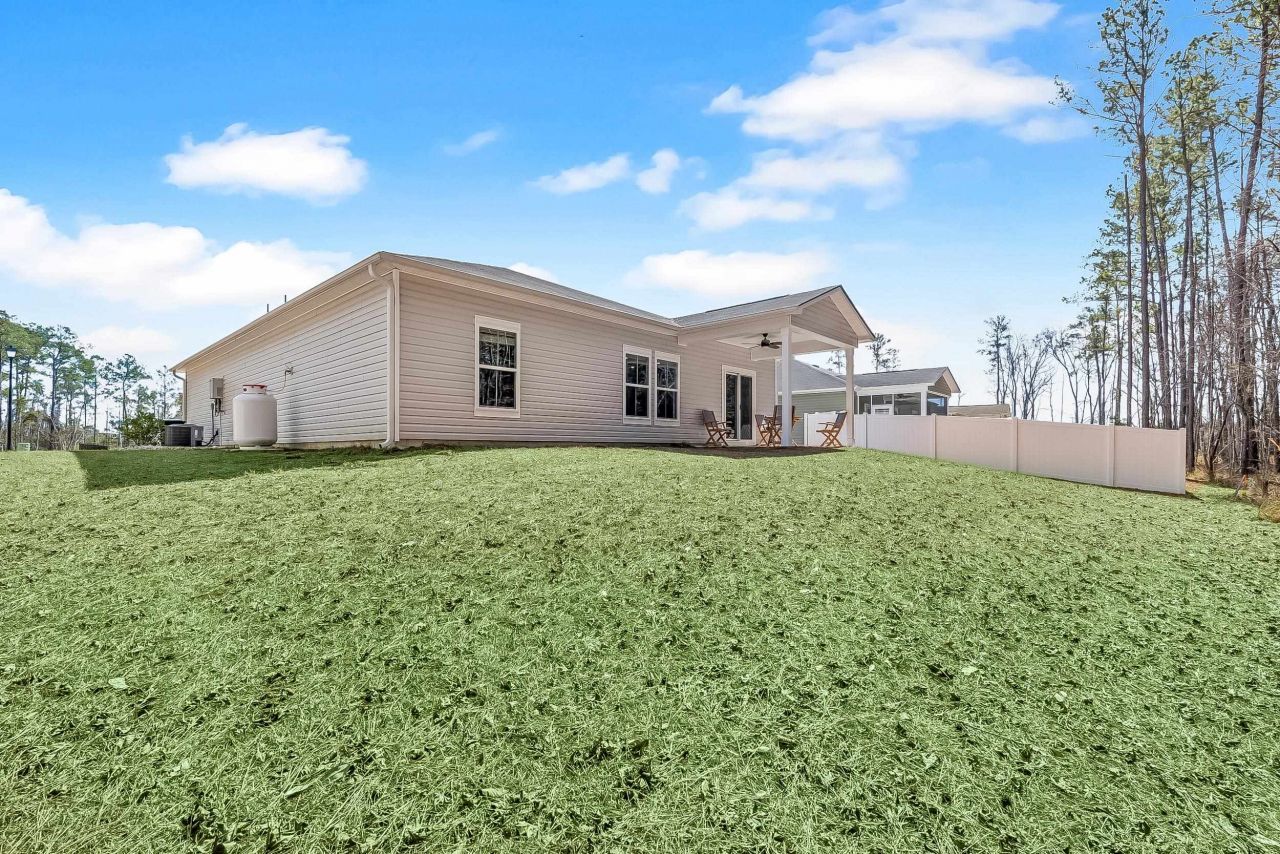 263 Saddle St Photo 36