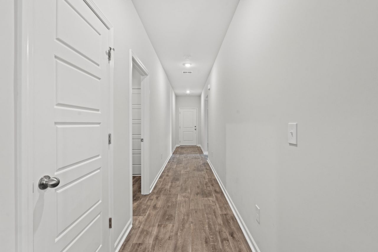 263 Saddle St Photo 4