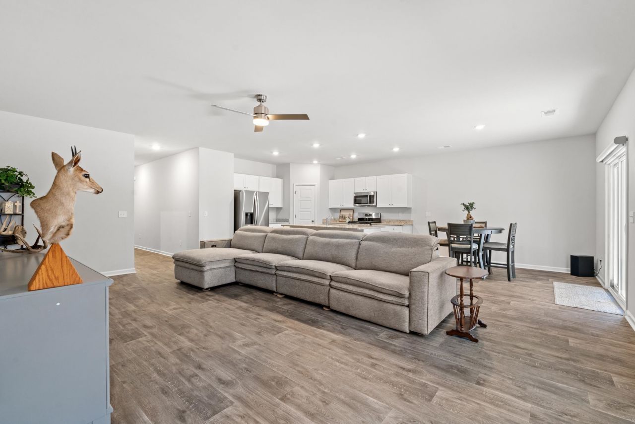 263 Saddle St Photo 7