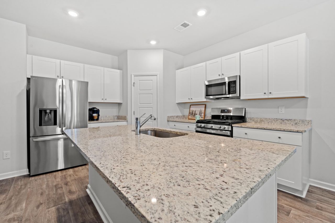 263 Saddle St Photo 9