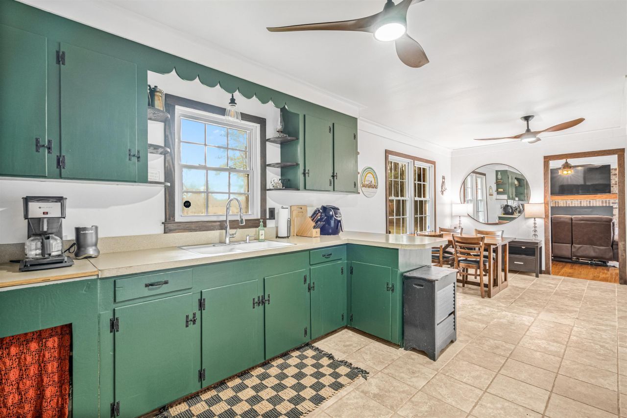 316 Tomahawk St. Photo 9