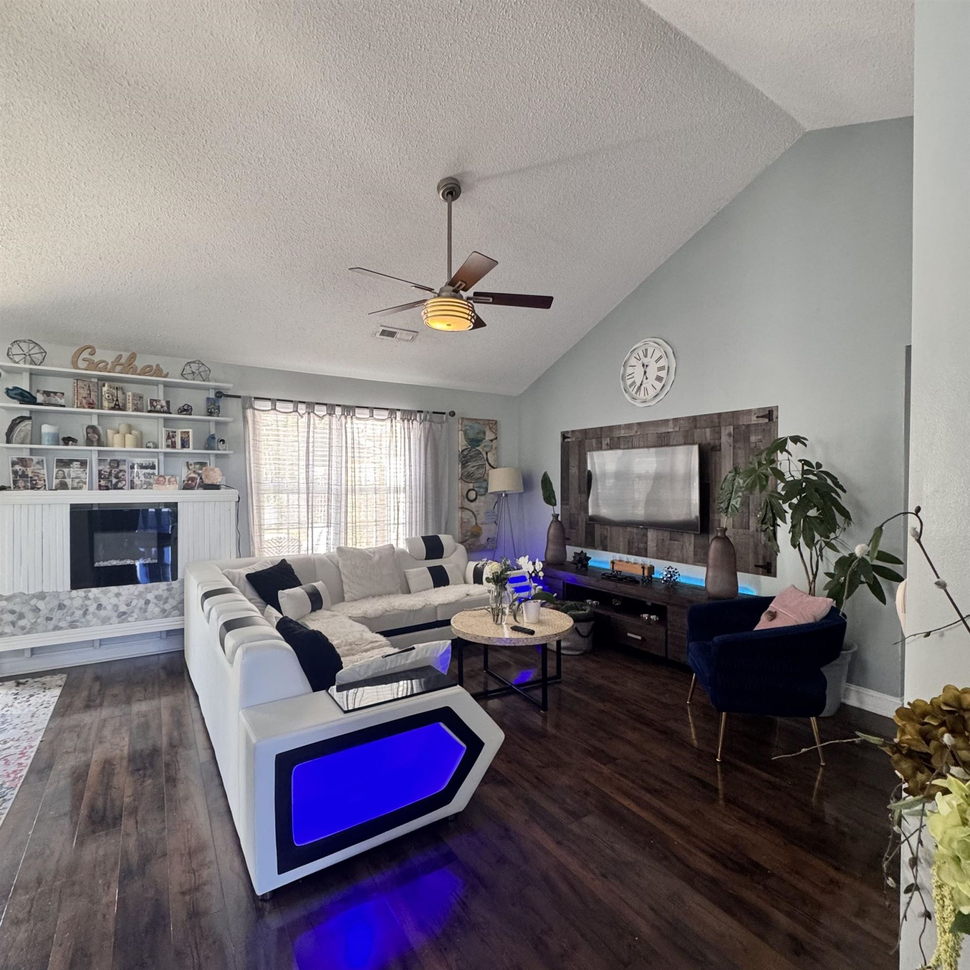 434 Barton Loop Photo 32