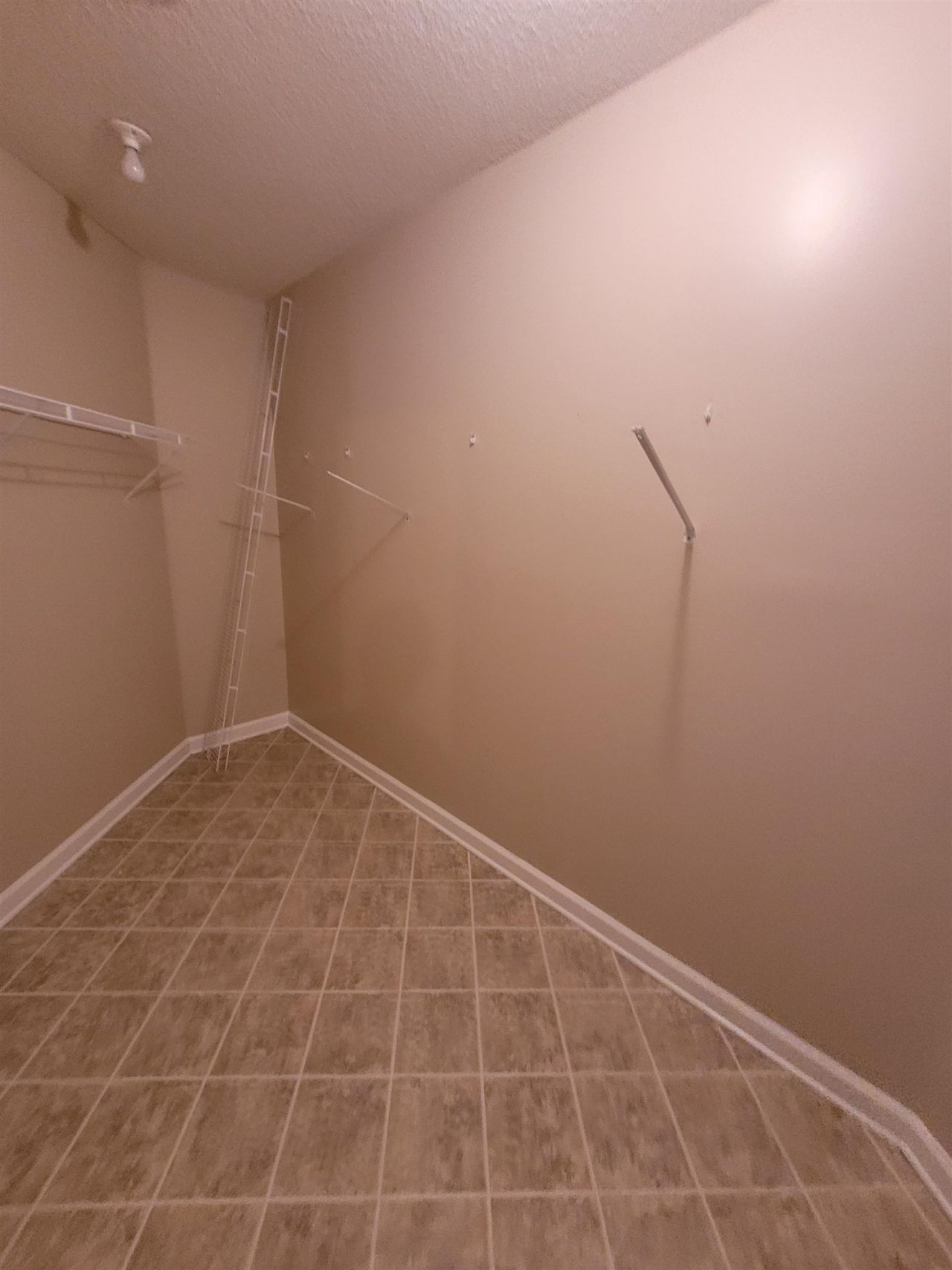 800 Elbow Rd.  Photo 13