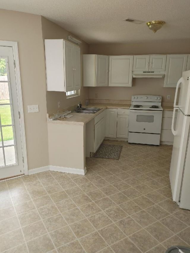 800 Elbow Rd.  Photo 5