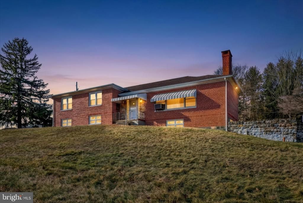 100 HIGH STREET , PINE GROVE, PA 17963