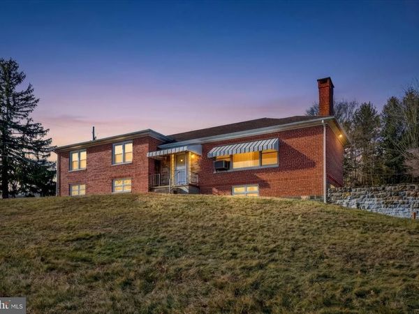 100 HIGH STREET , PINE GROVE, PA 17963